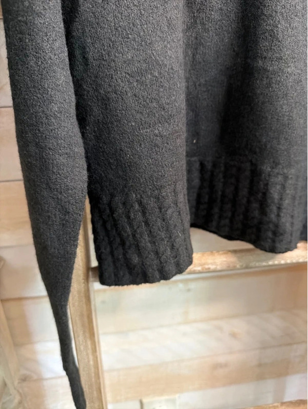 V-neck sweater - Picture 3 of 4